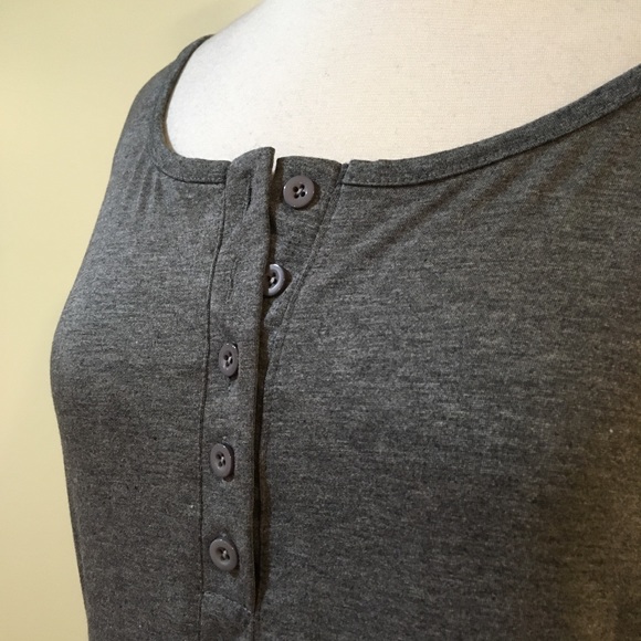 💥 CLEARANCE Contrast Cuff High Low Button Henley - Picture 5 of 8